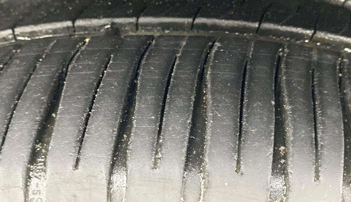 2013 Maruti Ertiga VXI, Petrol, Manual, 68,816 km, Left Front Tyre Tread