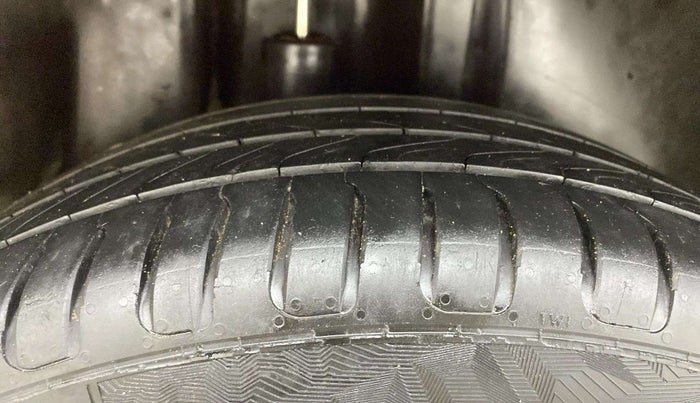 2021 Volkswagen Polo HIGHLINE PLUS 1.0L TSI, Petrol, Manual, 97,782 km, Left Front Tyre Tread