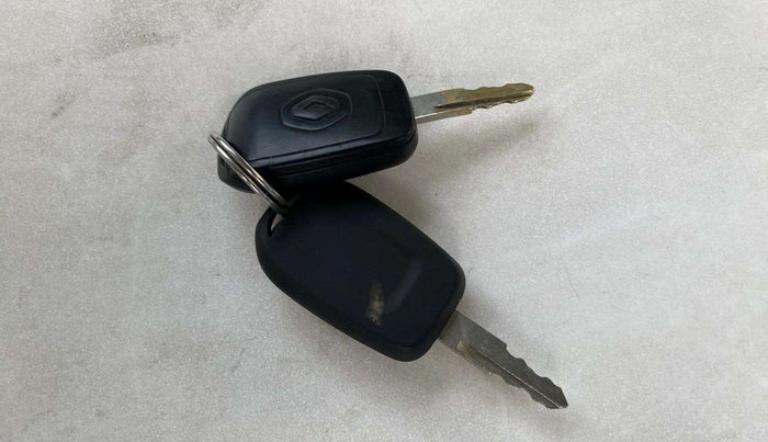 2016 Renault Kwid RXT 1.0 AMT, Petrol, Automatic, 27,204 km, Key Close Up