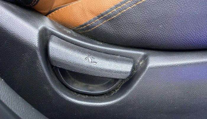 2019 Hyundai Grand i10 MAGNA 1.2 KAPPA VTVT, Petrol, Manual, 83,212 km, Driver Side Adjustment Panel
