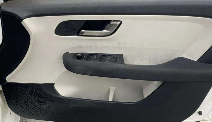 2023 Tata ALTROZ XZA PLUS, Petrol, Automatic, 16,208 km, Driver Side Door Panels Control