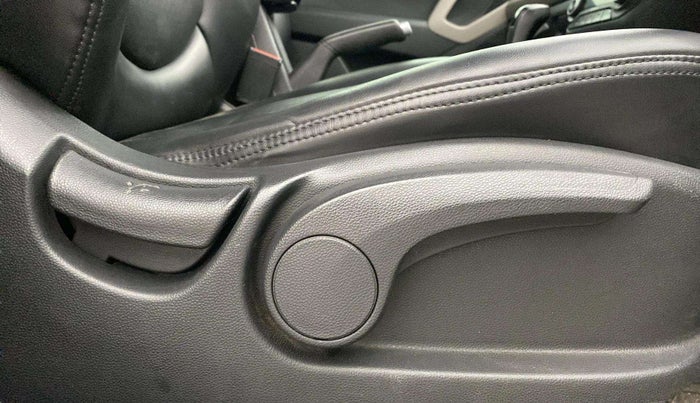 2016 Hyundai Creta SX PLUS AT 1.6 PETROL, Petrol, Automatic, 91,240 km, Driver Side Adjustment Panel