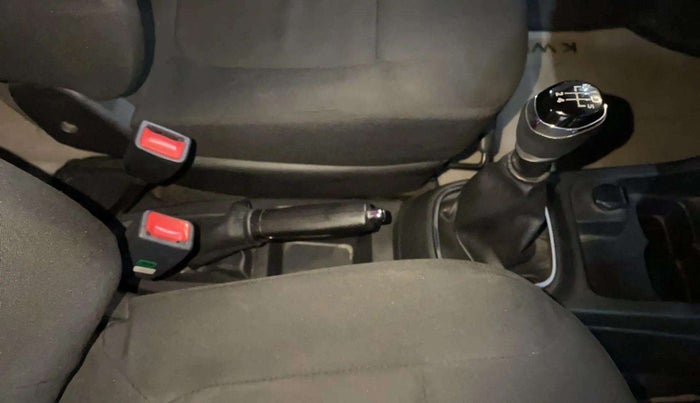 2019 Renault Kwid RXT 1.0 (O), Petrol, Manual, 33,913 km, Gear Lever