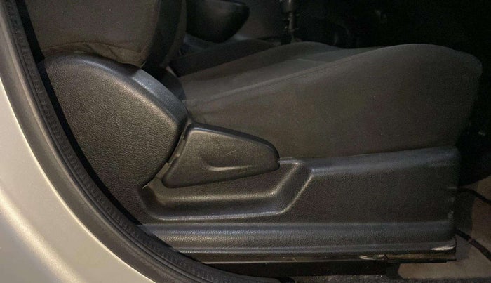 2019 Renault Kwid RXT 1.0 (O), Petrol, Manual, 33,913 km, Driver Side Adjustment Panel