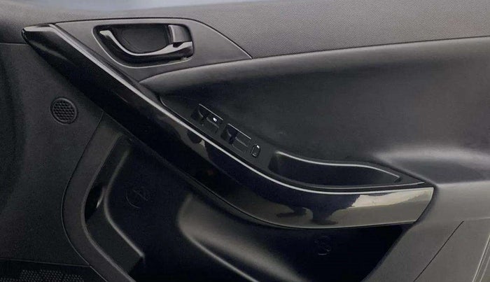 2022 Tata NEXON XZ PLUS PETROL DARK EDITION, Petrol, Manual, 36,961 km, Driver Side Door Panels Control
