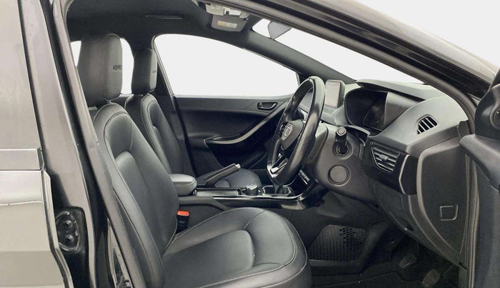 2022 Tata NEXON XZ PLUS PETROL DARK EDITION, Petrol, Manual, 36,961 km, Right Side Front Door Cabin