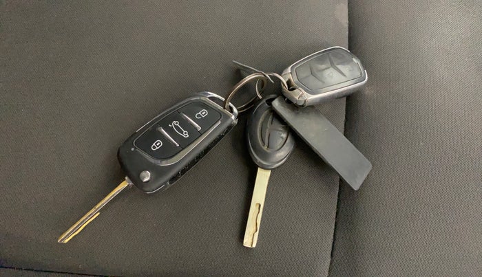 2023 Tata Harrier XE 2.0L KRYOTEC, Diesel, Manual, 1,04,313 km, Key Close Up