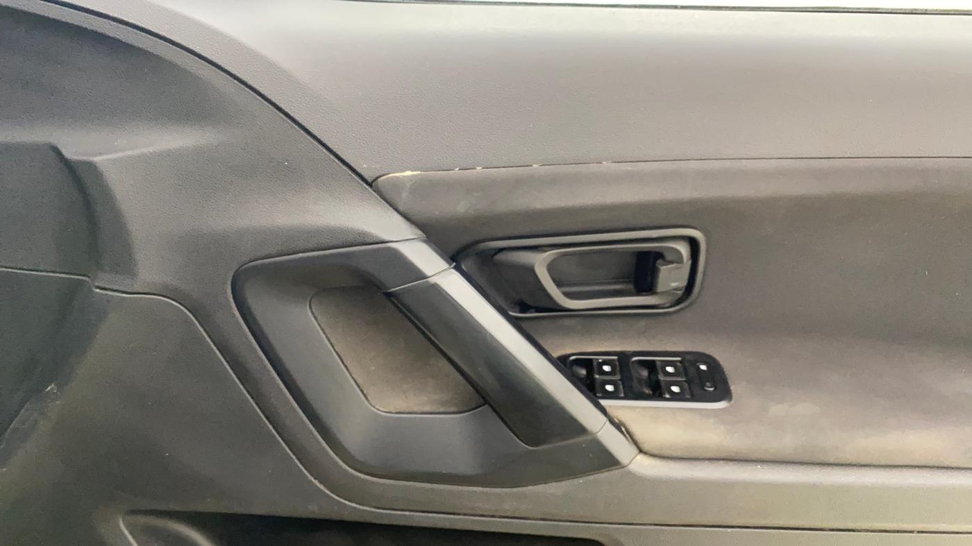 2023 Tata Harrier XE 2.0L KRYOTEC, Diesel, Manual, 1,04,329 km, Driver Side Door Panels Control