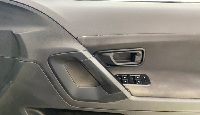 2023 Tata Harrier XE 2.0L KRYOTEC, Diesel, Manual, 1,04,313 km, Driver Side Door Panels Control