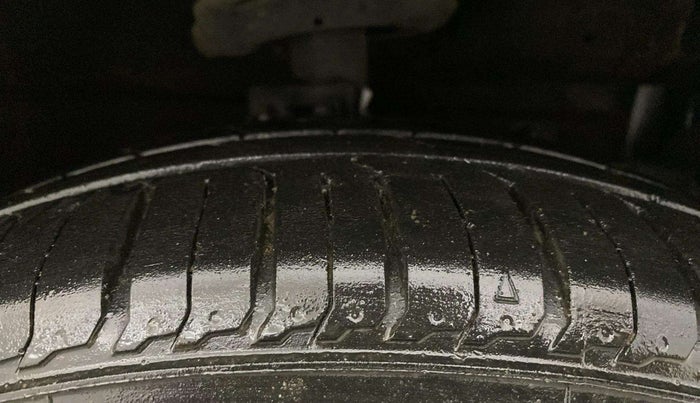 2015 Maruti Swift ZXI, Petrol, Manual, 48,964 km, Right Front Tyre Tread
