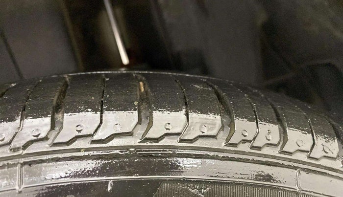 2015 Maruti Swift ZXI, Petrol, Manual, 48,964 km, Left Rear Tyre Tread
