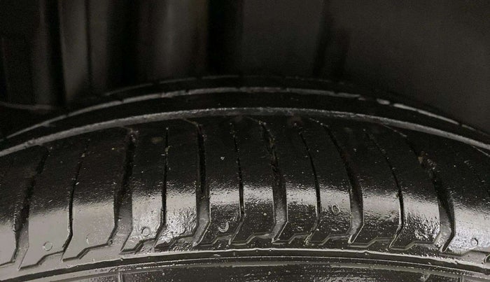2015 Maruti Swift ZXI, Petrol, Manual, 48,964 km, Right Rear Tyre Tread