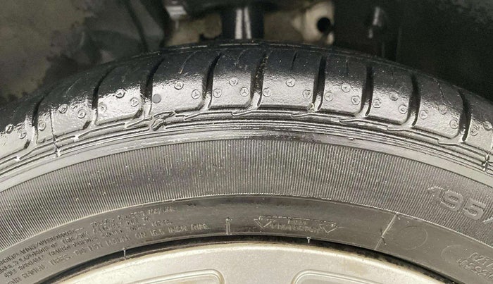 2020 Tata ALTROZ XT PETROL, Petrol, Manual, 71,786 km, Left Front Tyre Tread