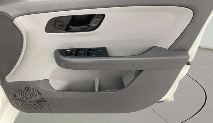 2020 Tata ALTROZ XT PETROL, Petrol, Manual, 71,786 km, Driver Side Door Panels Control