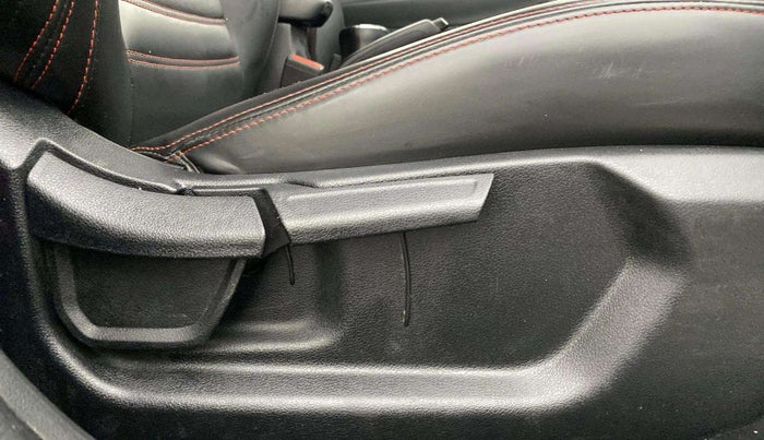 2021 Hyundai NEW I20 ASTA (O) 1.2 MT, Petrol, Manual, 40,765 km, Driver Side Adjustment Panel