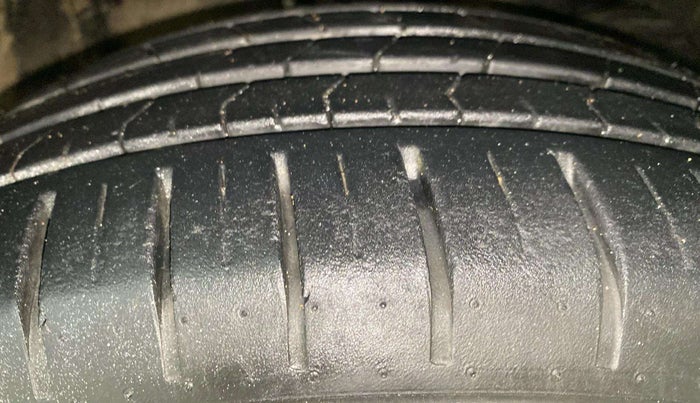 2021 Maruti Baleno ALPHA CVT PETROL 1.2, Petrol, Automatic, 15,548 km, Right Front Tyre Tread