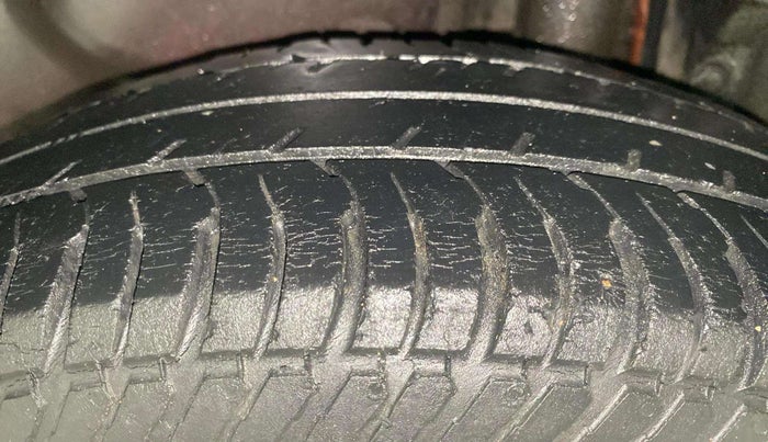 2016 Maruti Swift Dzire VXI, Petrol, Manual, 74,764 km, Left Rear Tyre Tread