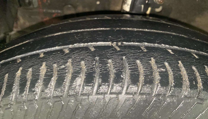 2016 Maruti Swift Dzire VXI, Petrol, Manual, 74,764 km, Left Front Tyre Tread