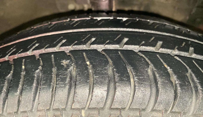 2016 Maruti Swift Dzire VXI, Petrol, Manual, 74,764 km, Right Front Tyre Tread