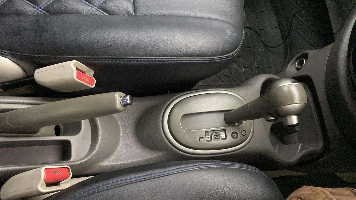 2014 Nissan Micra XV CVT, Petrol, Automatic, 84,836 km, Gear Lever