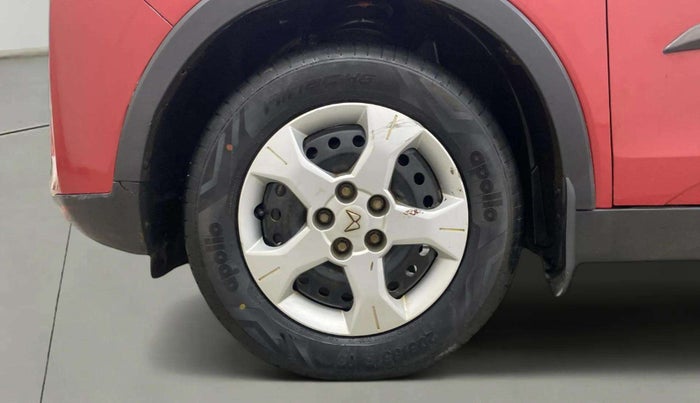 2022 Mahindra XUV300 W6 1.5 Sunroof Diesel, Diesel, Manual, 45,598 km, Left Front Wheel