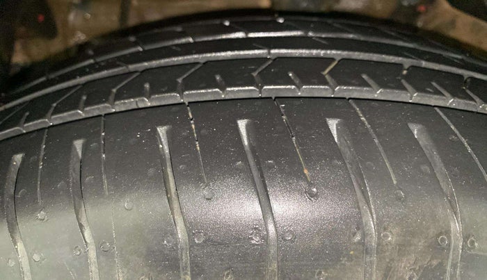 2022 Mahindra XUV300 W6 1.5 Sunroof Diesel, Diesel, Manual, 45,598 km, Left Front Tyre Tread