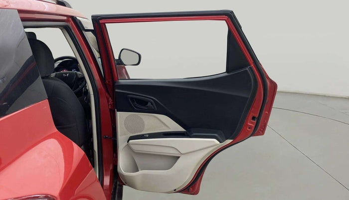 2022 Mahindra XUV300 W6 1.5 Sunroof Diesel, Diesel, Manual, 45,598 km, RHS Rear Door