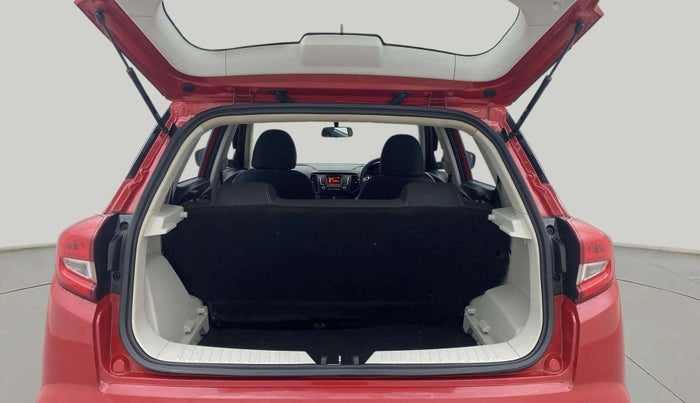 2022 Mahindra XUV300 W6 1.5 Sunroof Diesel, Diesel, Manual, 45,598 km, Boot Inside