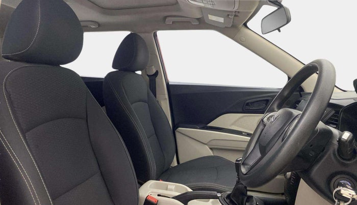 2022 Mahindra XUV300 W6 1.5 Sunroof Diesel, Diesel, Manual, 45,598 km, Right Side Front Door Cabin