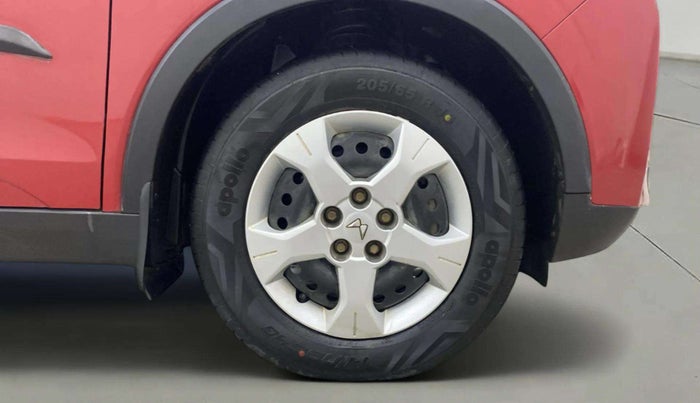 2022 Mahindra XUV300 W6 1.5 Sunroof Diesel, Diesel, Manual, 45,598 km, Right Front Wheel