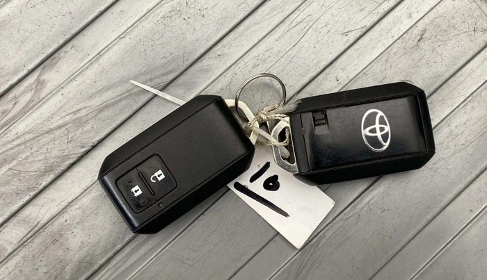 2021 Toyota Glanza G, Petrol, Manual, 45,910 km, Key Close Up
