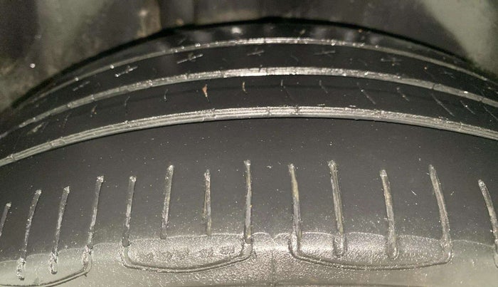 2016 Volkswagen Polo HIGHLINE1.2L, Petrol, Manual, 70,541 km, Right Rear Tyre Tread
