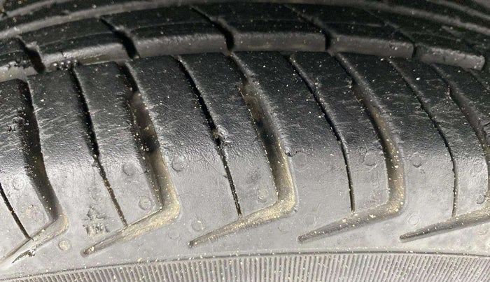2019 Renault Kwid RXT 1.0 AMT (O), Petrol, Automatic, 27,047 km, Right Front Tyre Tread