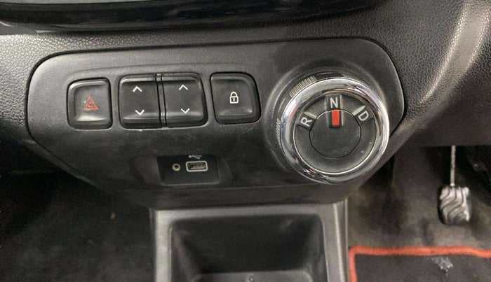2019 Renault Kwid RXT 1.0 AMT (O), Petrol, Automatic, 27,047 km, Gear Lever
