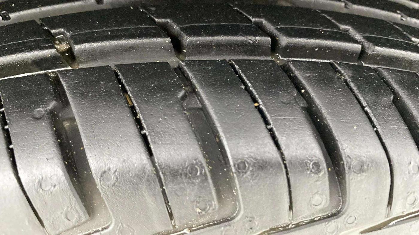 2019 Renault Kwid RXT 1.0 AMT (O), Petrol, Automatic, 27,047 km, Left Rear Tyre Tread