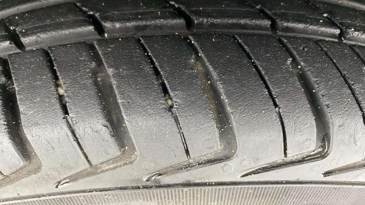 2019 Renault Kwid RXT 1.0 AMT (O), Petrol, Automatic, 27,047 km, Left Front Tyre Tread