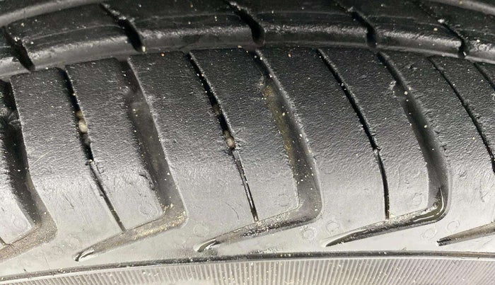2019 Renault Kwid RXT 1.0 AMT (O), Petrol, Automatic, 27,047 km, Left Front Tyre Tread
