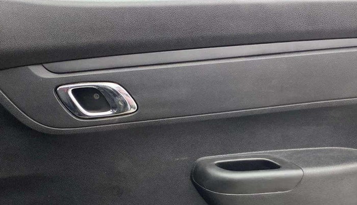 2019 Renault Kwid RXT 1.0 AMT (O), Petrol, Automatic, 27,047 km, Driver Side Door Panels Control