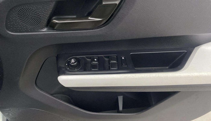 2022 Tata PUNCH ACCOMPLISHED AMT, Petrol, Automatic, 20,546 km, Driver Side Door Panels Control