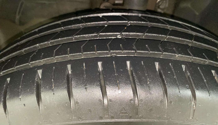 2022 Tata PUNCH ACCOMPLISHED AMT, Petrol, Automatic, 20,546 km, Left Front Tyre Tread