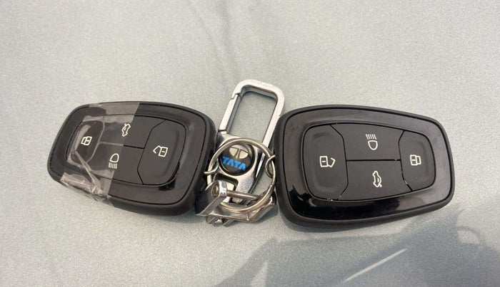2022 Tata PUNCH ACCOMPLISHED AMT, Petrol, Automatic, 20,546 km, Key Close Up
