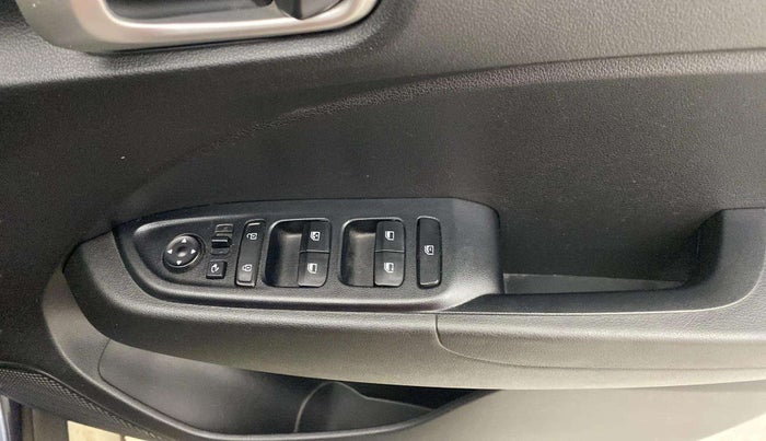 2019 Hyundai VENUE SX PLUS 1.0 TURBO DCT, Petrol, Automatic, 29,247 km, Driver Side Door Panels Control