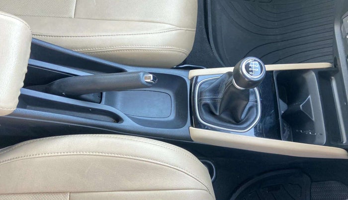 2022 Honda City 1.5L I-VTEC V MT 5TH GEN, Petrol, Manual, 13,427 km, Gear Lever