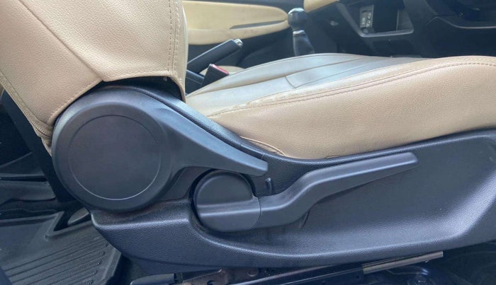 2022 Honda City 1.5L I-VTEC V MT 5TH GEN, Petrol, Manual, 13,427 km, Driver Side Adjustment Panel
