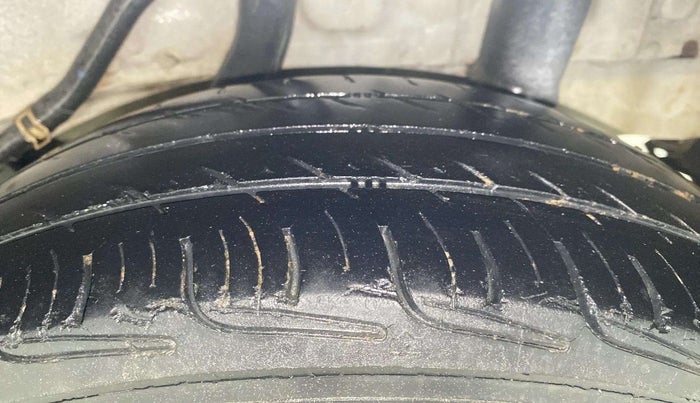 2016 Honda Brio S MT, Petrol, Manual, 39,748 km, Left Rear Tyre Tread