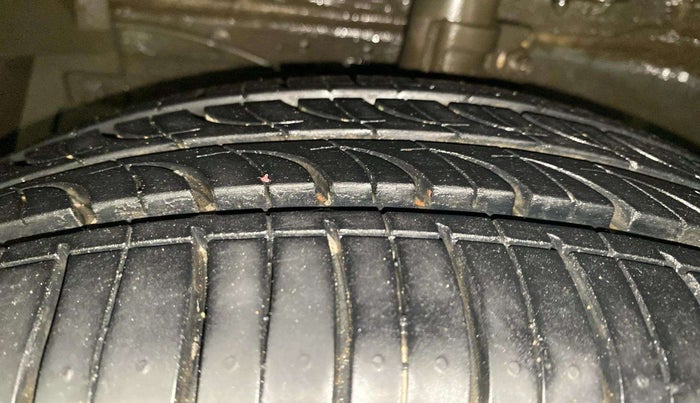 2020 Maruti Ciaz ZETA AT 1.5  SHVS PETROL, Petrol, Automatic, 68,348 km, Left Front Tyre Tread