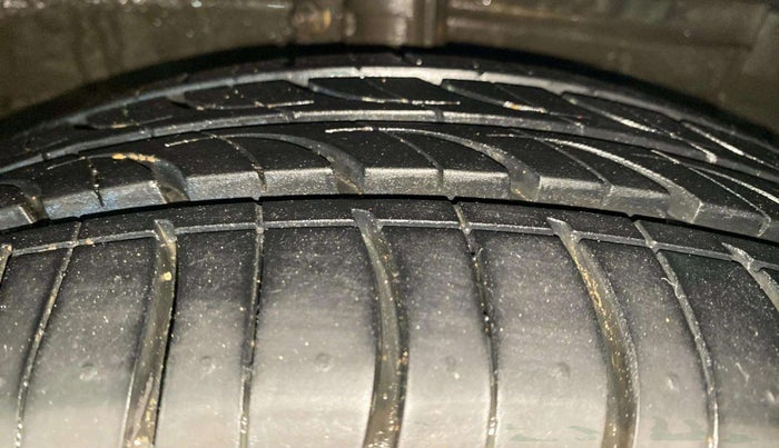 2020 Maruti Ciaz ZETA AT 1.5  SHVS PETROL, Petrol, Automatic, 68,348 km, Right Front Tyre Tread