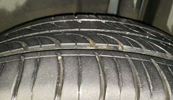2020 Maruti Ciaz ZETA AT 1.5  SHVS PETROL, Petrol, Automatic, 68,348 km, Left Rear Tyre Tread