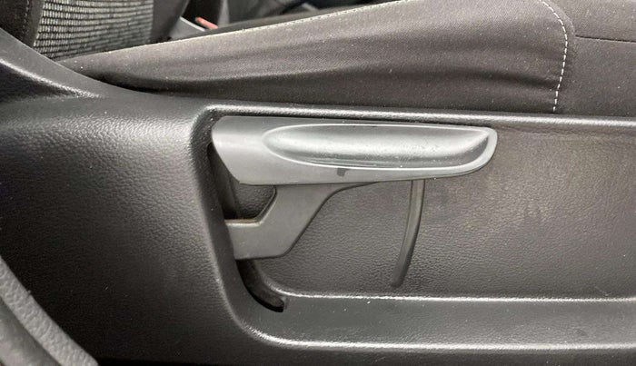 2018 Volkswagen Polo COMFORTLINE 1.0L MPI, Petrol, Manual, 92,458 km, Driver Side Adjustment Panel
