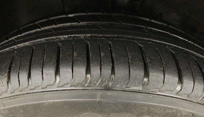 2018 Hyundai Verna 1.4 EX PETROL, Petrol, Manual, 66,756 km, Left Front Tyre Tread